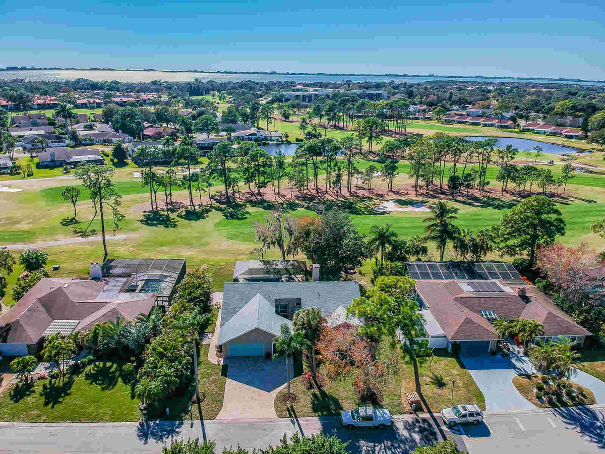 avenida madera aerial view of house with golf course and bay
