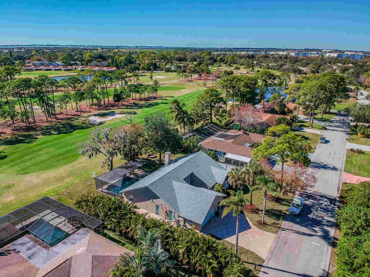 avenida madera aerial view of house with golf course and neighborhood