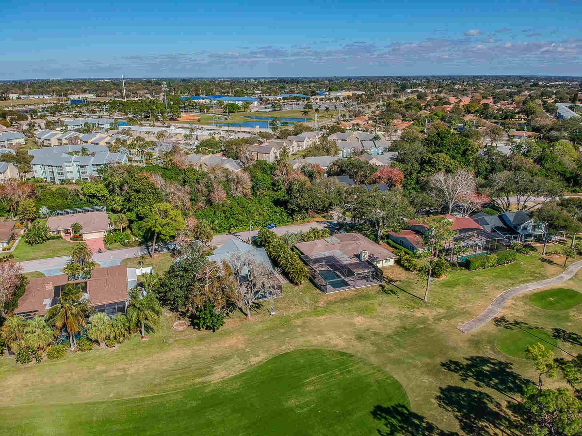 avenida madera aerial view of neighborhood and distant schools