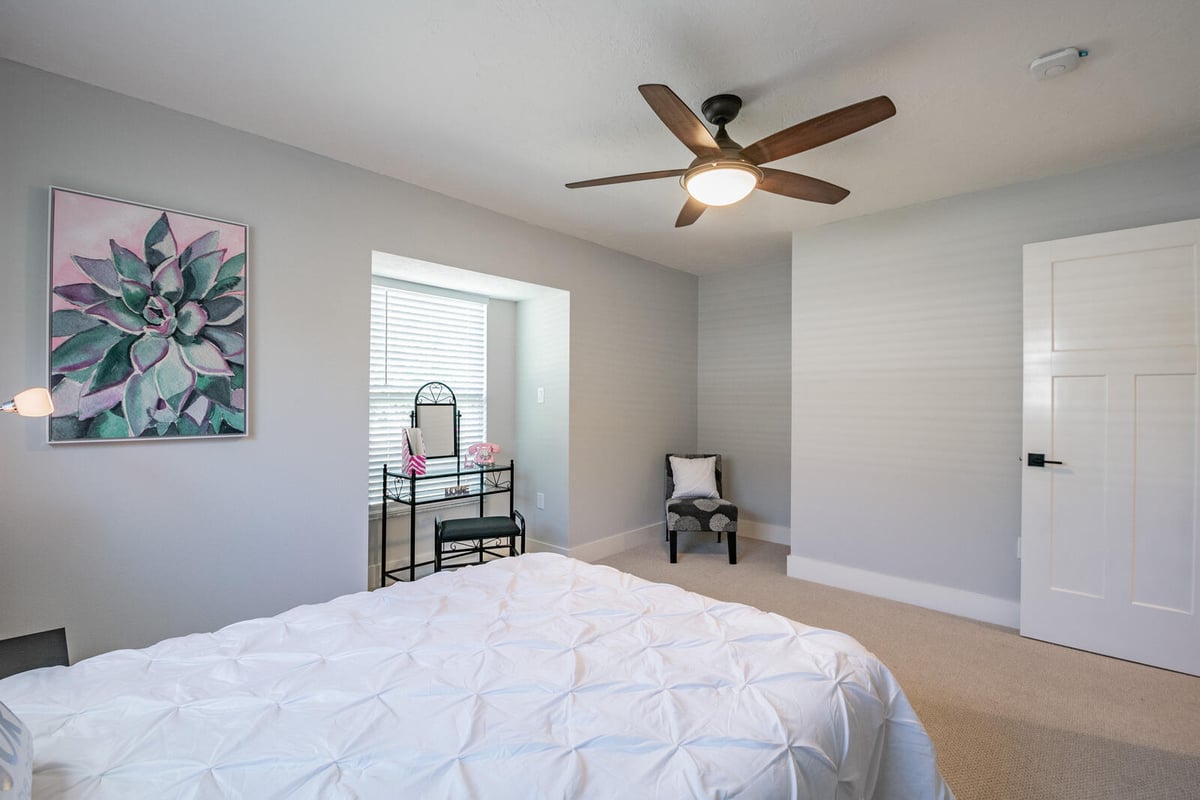 avenida madera bedroom succulent art and vanity table