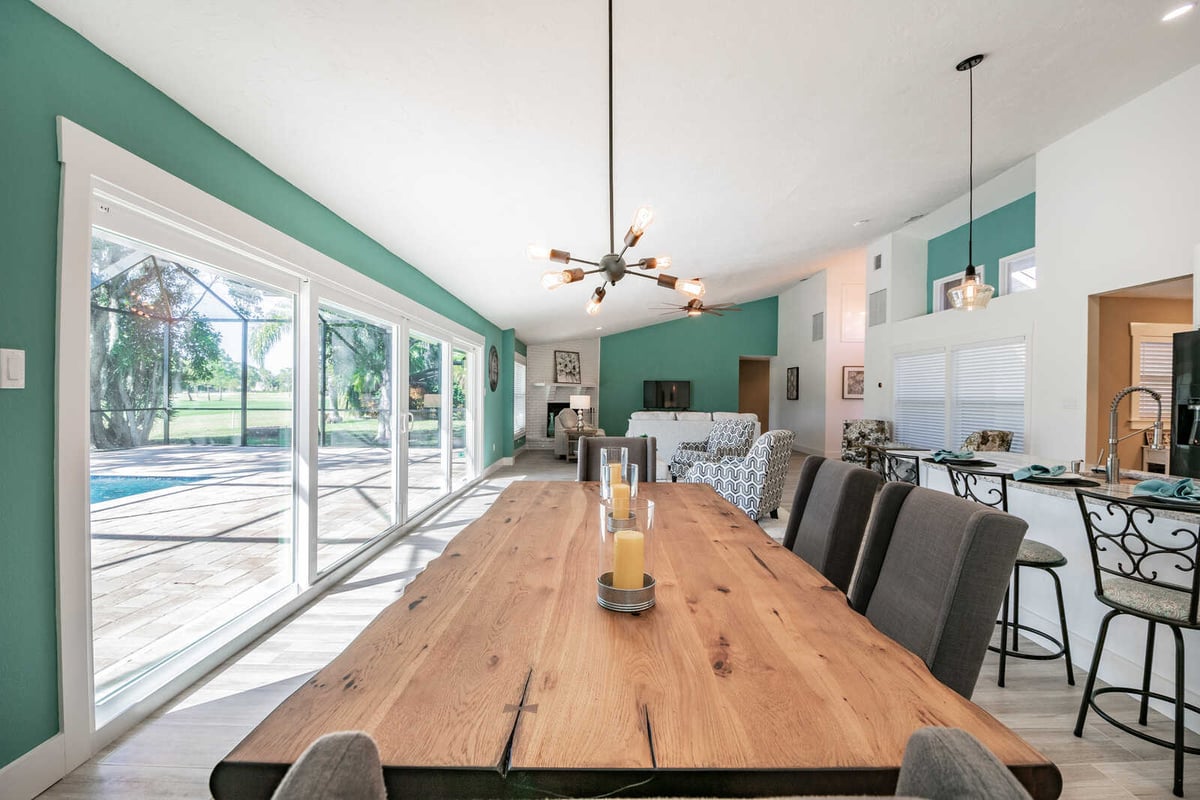 avenida madera dining table with sliding doors to pool