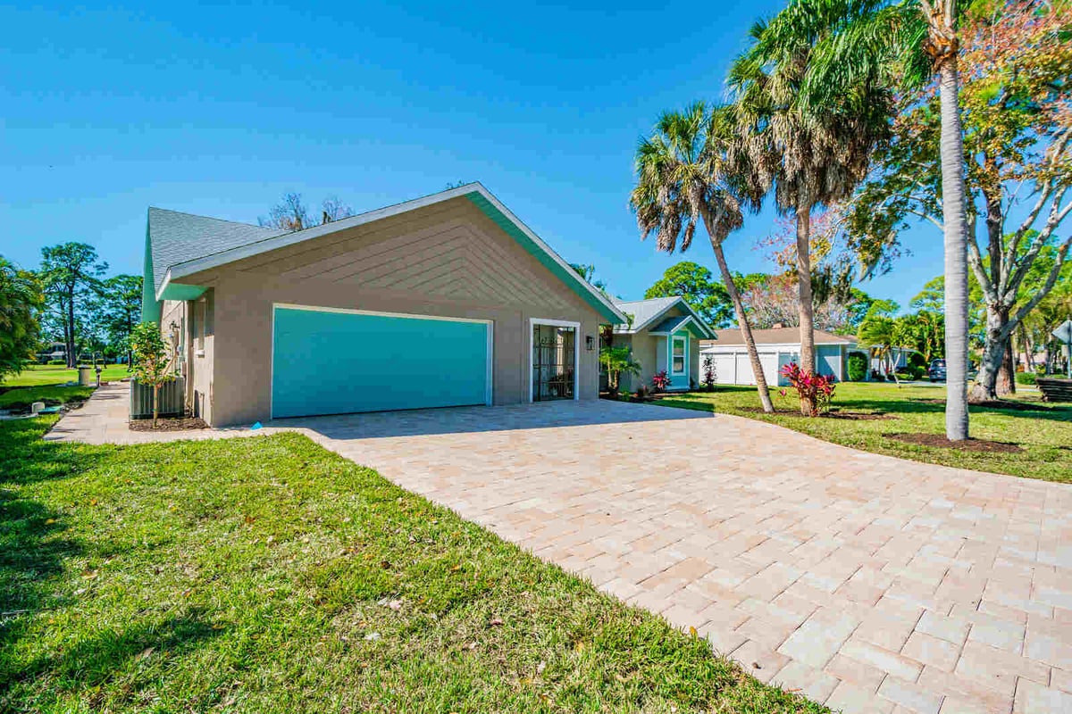 avenida madera exterior teal garage door side view