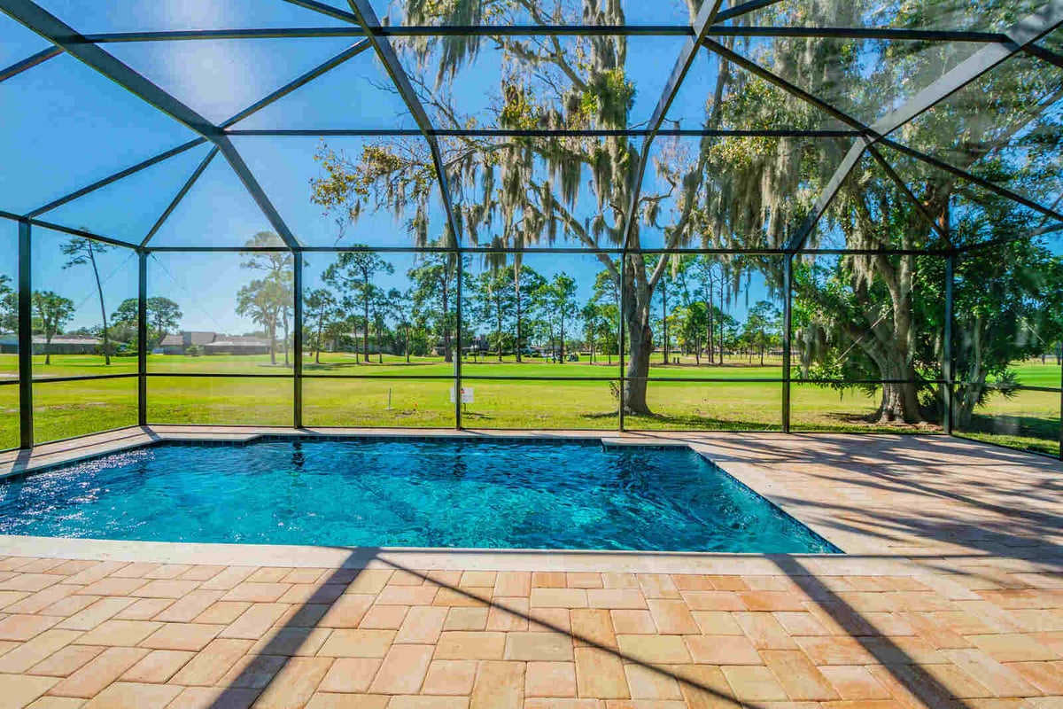 avenida madera screened pool close-up view