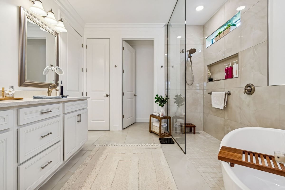 chester trail lakewood ranch primary bathroom soaking tub