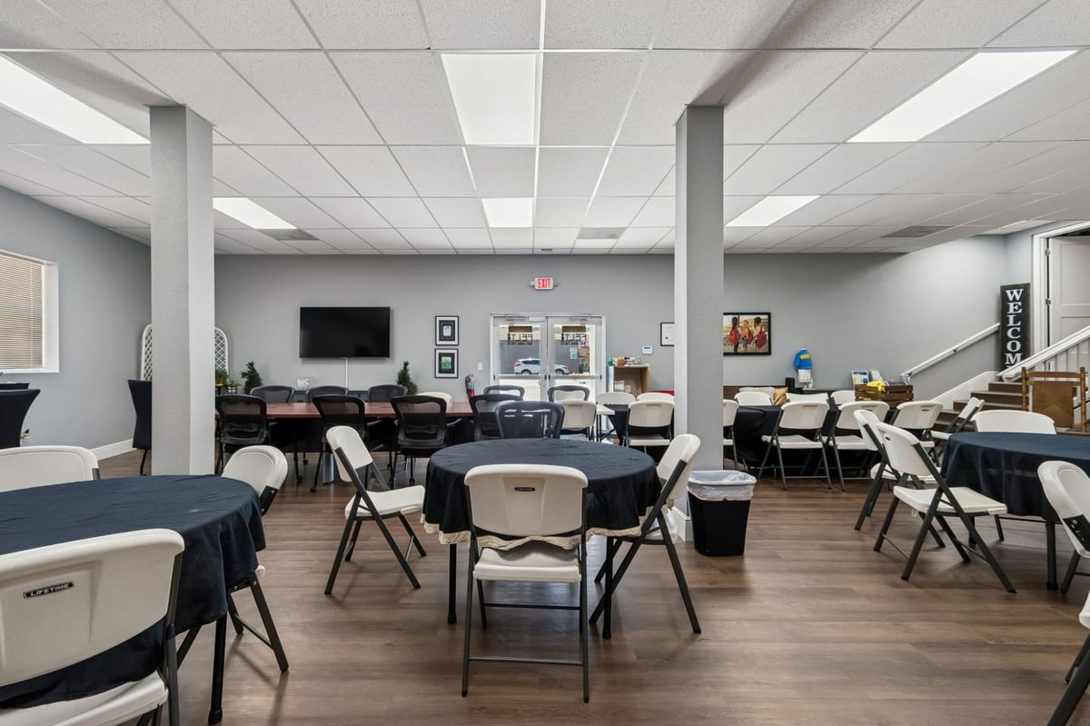 Interior Commercial Community Room Conference Table Round Tables Drop Ceiling Wood Floors