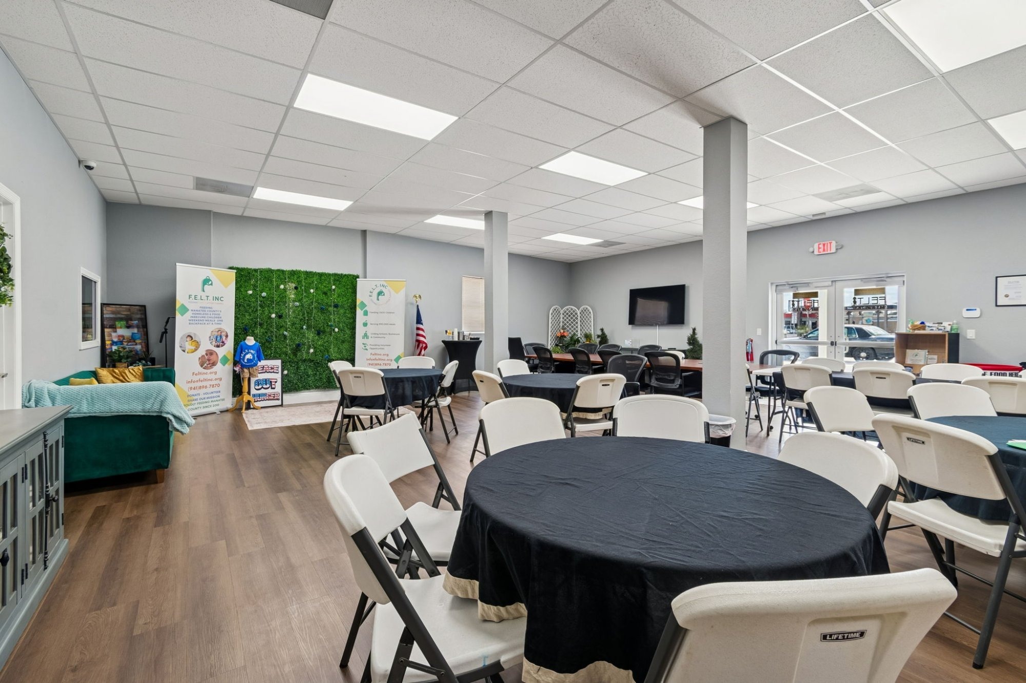 Interior_Commercial_Event_Community_Room_Round_Tables_Drop_Ceiling_FELT_INC_Banners