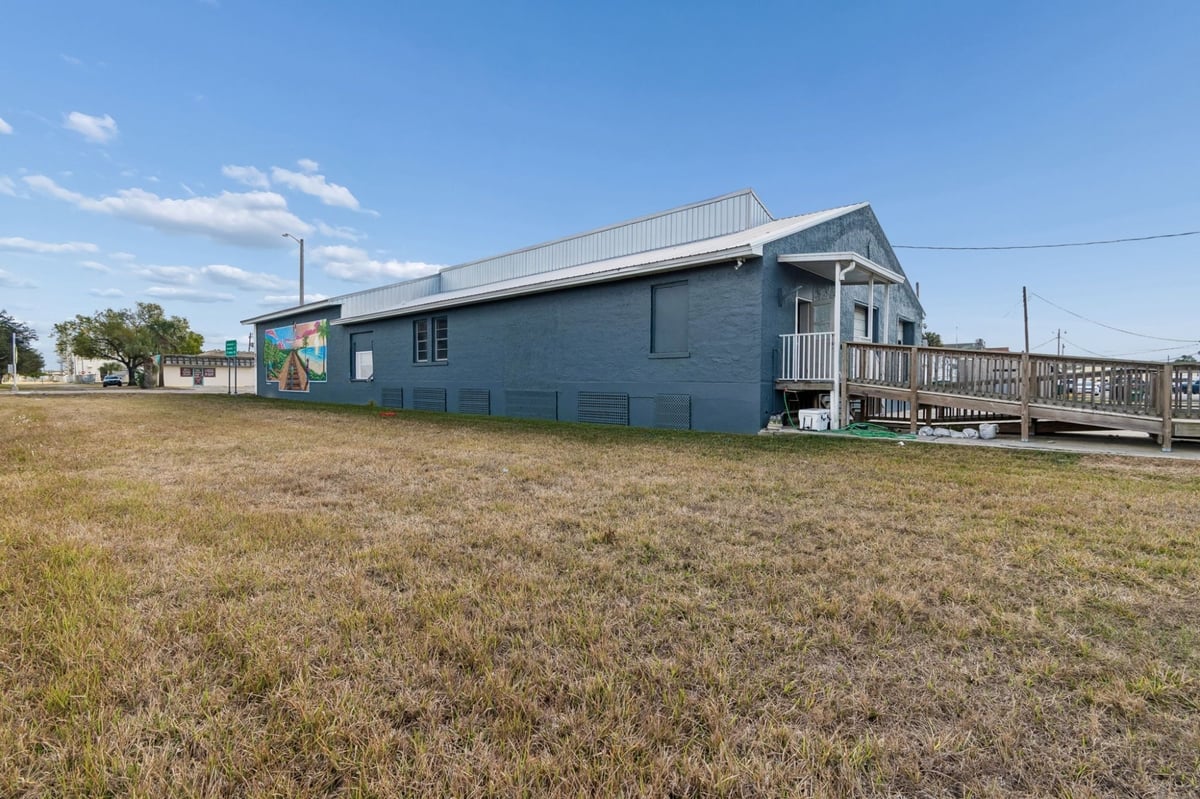 Palmetto Commercial Building Rear Side View Gray Stucco Mural