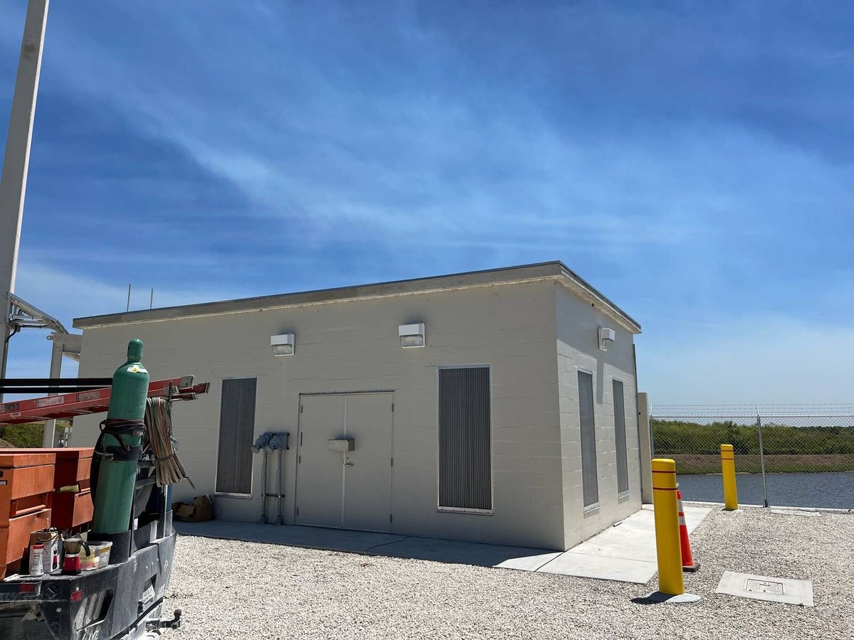 annex-restoration-everglades-building-exterior-equipment-truck