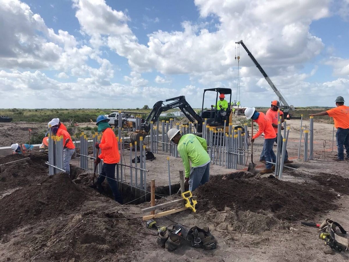annex-restoration-everglades-trench-conduit-installation-crew